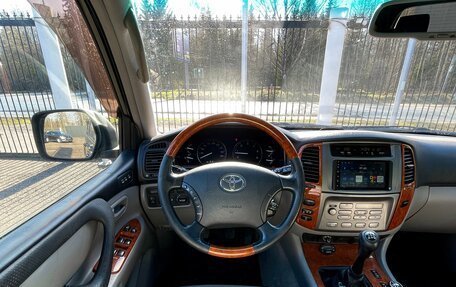 Toyota Land Cruiser 100 рестайлинг 2, 2007 год, 2 799 000 рублей, 11 фотография
