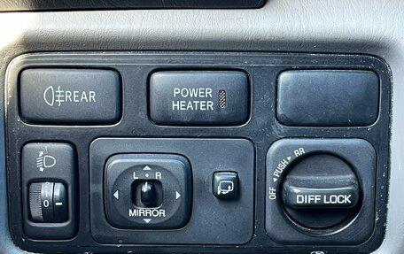 Toyota Land Cruiser 100 рестайлинг 2, 2007 год, 2 799 000 рублей, 31 фотография