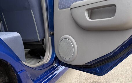 Nissan Cube II, 2000 год, 300 000 рублей, 17 фотография