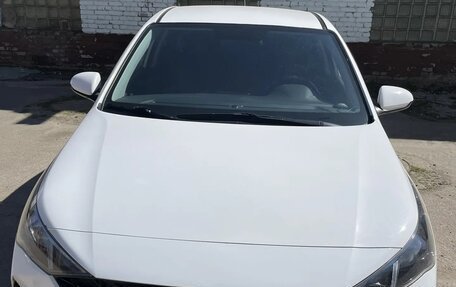 Hyundai Solaris II рестайлинг, 2021 год, 1 350 000 рублей, 1 фотография