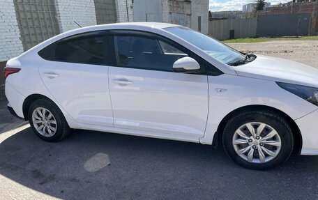 Hyundai Solaris II рестайлинг, 2021 год, 1 350 000 рублей, 3 фотография