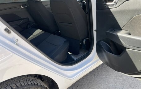 Hyundai Solaris II рестайлинг, 2021 год, 1 350 000 рублей, 22 фотография