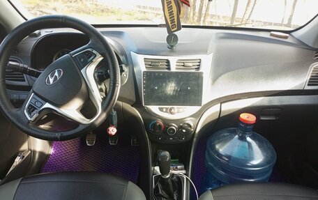 Hyundai Solaris II рестайлинг, 2011 год, 520 000 рублей, 5 фотография