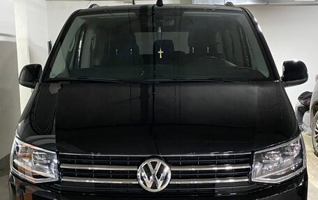 Volkswagen Caravelle T6 рестайлинг, 2019 год, 3 499 999 рублей, 1 фотография