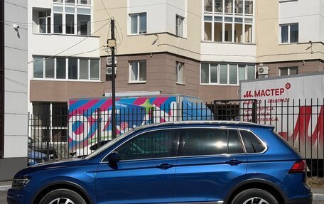 Volkswagen Tiguan II, 2018 год, 2 600 000 рублей, 3 фотография