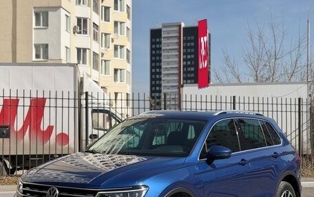 Volkswagen Tiguan II, 2018 год, 2 600 000 рублей, 2 фотография