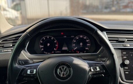 Volkswagen Tiguan II, 2018 год, 2 600 000 рублей, 20 фотография