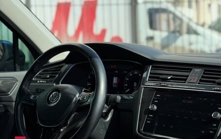 Volkswagen Tiguan II, 2018 год, 2 600 000 рублей, 26 фотография