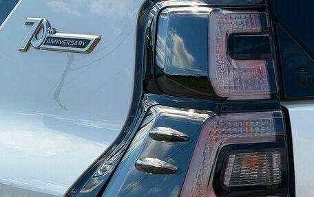 Toyota Land Cruiser Prado 150 рестайлинг 2, 2022 год, 7 290 000 рублей, 10 фотография