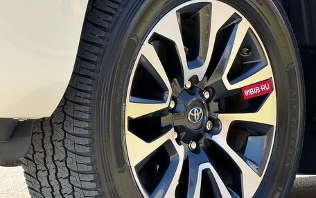 Toyota Land Cruiser Prado 150 рестайлинг 2, 2022 год, 7 290 000 рублей, 9 фотография