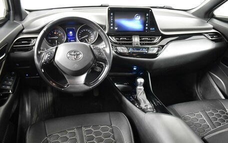 Toyota C-HR I рестайлинг, 2019 год, 2 180 200 рублей, 6 фотография