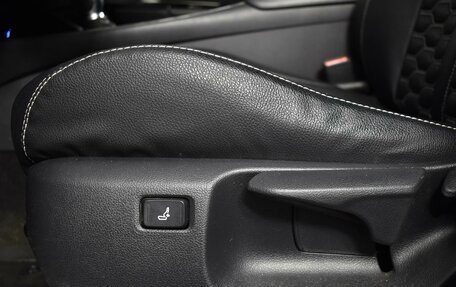 Toyota C-HR I рестайлинг, 2019 год, 2 180 200 рублей, 22 фотография