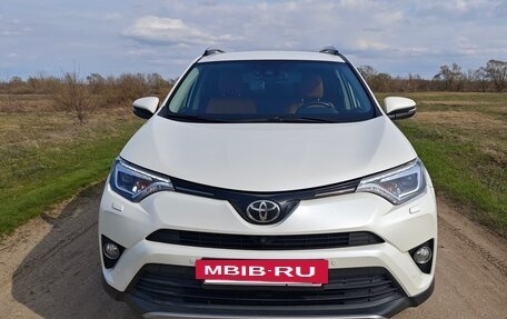 Toyota RAV4, 2017 год, 2 400 000 рублей, 2 фотография