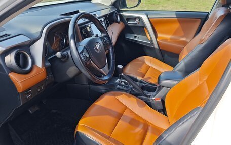 Toyota RAV4, 2017 год, 2 400 000 рублей, 10 фотография