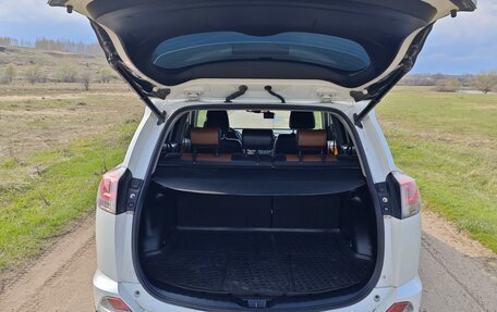 Toyota RAV4, 2017 год, 2 400 000 рублей, 9 фотография