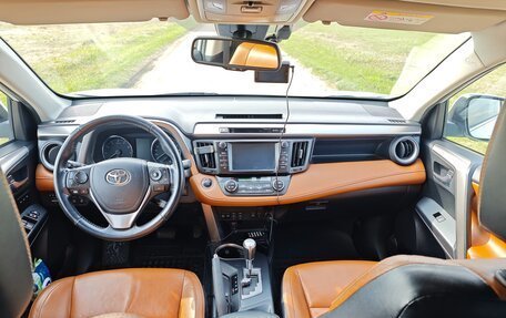 Toyota RAV4, 2017 год, 2 400 000 рублей, 12 фотография