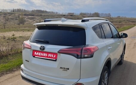 Toyota RAV4, 2017 год, 2 400 000 рублей, 7 фотография