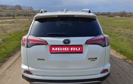 Toyota RAV4, 2017 год, 2 400 000 рублей, 6 фотография