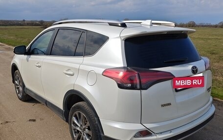 Toyota RAV4, 2017 год, 2 400 000 рублей, 5 фотография