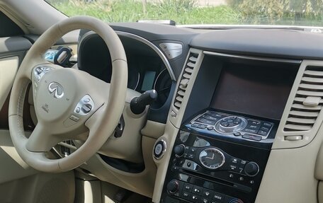 Infiniti QX70, 2016 год, 2 250 000 рублей, 6 фотография