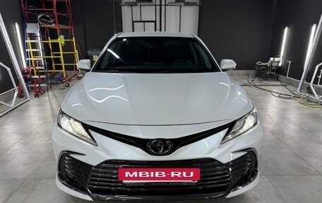 Toyota Camry, 2021 год, 3 550 000 рублей, 2 фотография