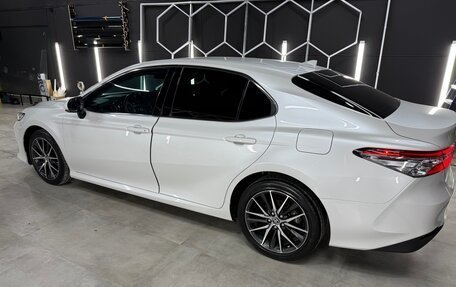 Toyota Camry, 2021 год, 3 550 000 рублей, 5 фотография