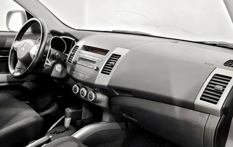 Mitsubishi Outlander III рестайлинг 3, 2008 год, 960 000 рублей, 10 фотография