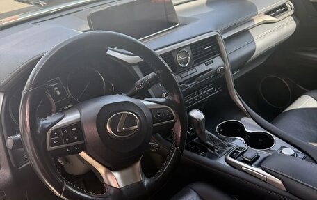 Lexus RX IV рестайлинг, 2017 год, 4 400 000 рублей, 5 фотография