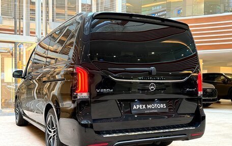 Mercedes-Benz V-Класс, 2024 год, 10 990 000 рублей, 12 фотография