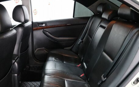 Toyota Avensis III рестайлинг, 2004 год, 649 000 рублей, 9 фотография