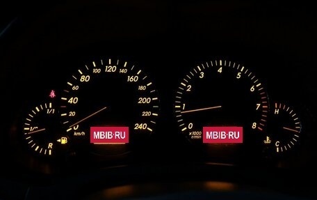 Toyota Avensis III рестайлинг, 2004 год, 649 000 рублей, 21 фотография