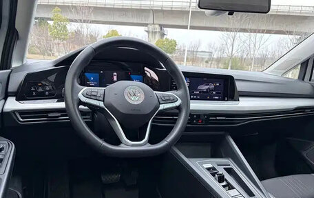 Volkswagen Golf VIII, 2023 год, 1 450 000 рублей, 13 фотография