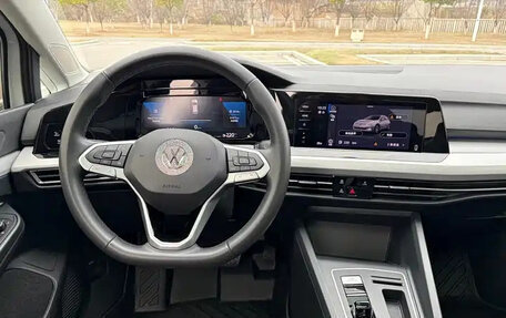 Volkswagen Golf VIII, 2023 год, 1 450 000 рублей, 11 фотография
