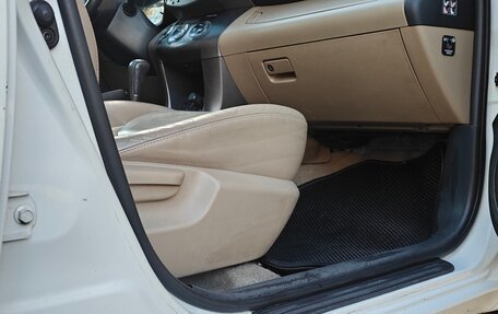 Toyota RAV4, 2011 год, 1 850 000 рублей, 10 фотография