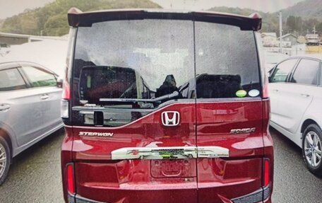 Honda Stepwgn IV, 2018 год, 2 370 000 рублей, 6 фотография