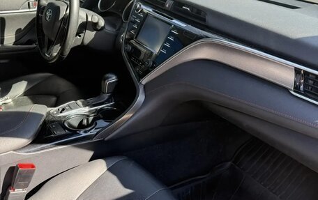 Toyota Camry, 2020 год, 2 800 000 рублей, 7 фотография