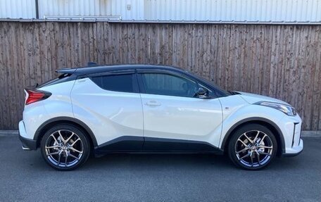 Toyota C-HR I рестайлинг, 2022 год, 1 874 000 рублей, 5 фотография
