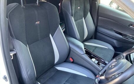 Toyota C-HR I рестайлинг, 2022 год, 1 874 000 рублей, 10 фотография