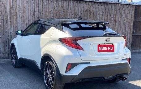 Toyota C-HR I рестайлинг, 2022 год, 1 874 000 рублей, 8 фотография