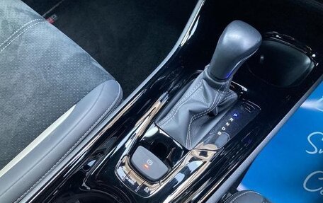 Toyota C-HR I рестайлинг, 2022 год, 1 874 000 рублей, 20 фотография