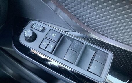 Toyota C-HR I рестайлинг, 2022 год, 1 874 000 рублей, 26 фотография