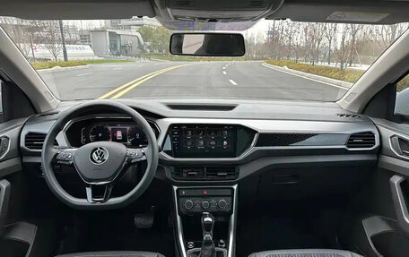 Volkswagen T-Cross I, 2023 год, 1 701 000 рублей, 8 фотография