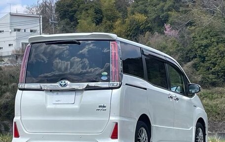 Toyota Noah III, 2019 год, 1 693 000 рублей, 4 фотография