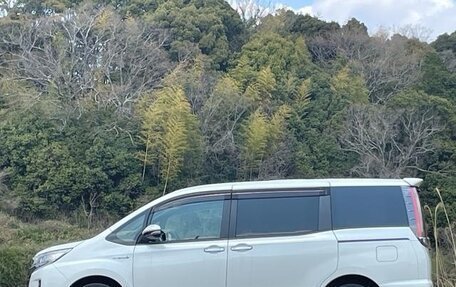 Toyota Noah III, 2019 год, 1 693 000 рублей, 8 фотография