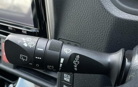 Toyota Noah III, 2019 год, 1 693 000 рублей, 14 фотография