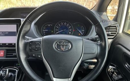 Toyota Noah III, 2019 год, 1 693 000 рублей, 11 фотография