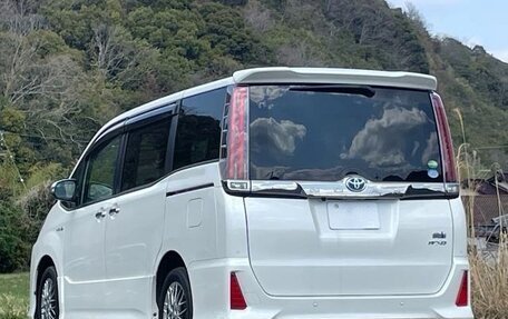 Toyota Noah III, 2019 год, 1 693 000 рублей, 6 фотография