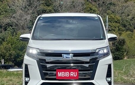 Toyota Noah III, 2019 год, 1 693 000 рублей, 9 фотография