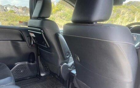 Toyota Noah III, 2019 год, 1 693 000 рублей, 30 фотография