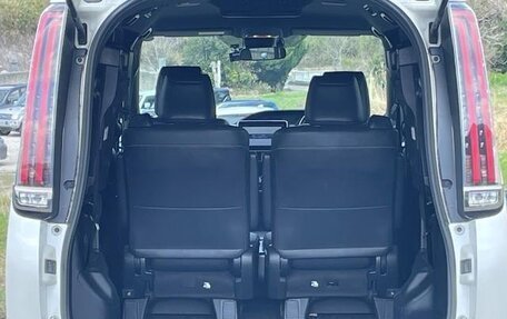 Toyota Noah III, 2019 год, 1 693 000 рублей, 37 фотография